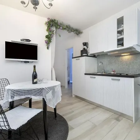 아파트 Casa Ivona 로비니
